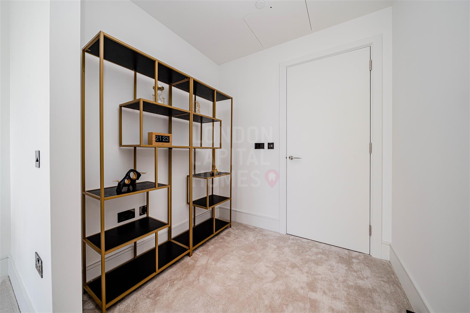 Lincoln Apartments, Fountain Park Way, London